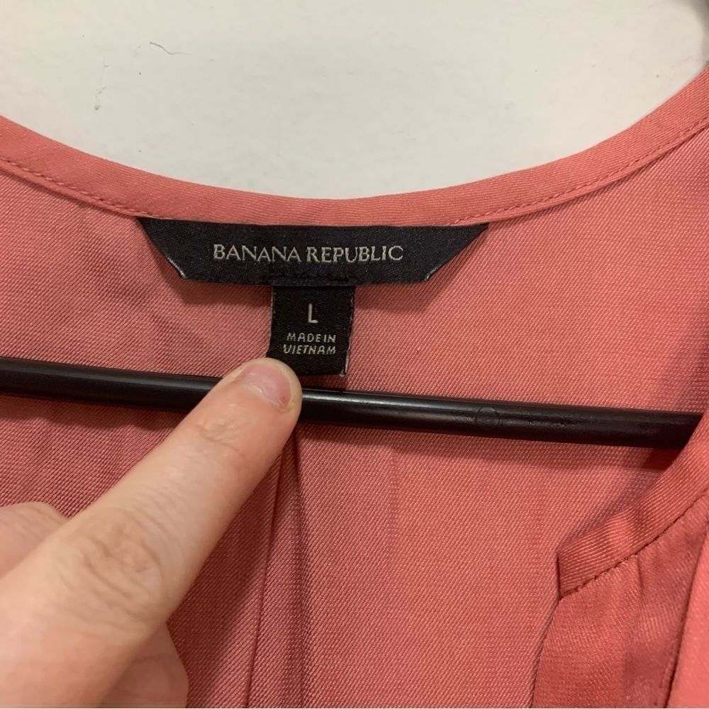 Banana Republic Pink V Neck Blouse‎ Size Large - Picture 3 of 5